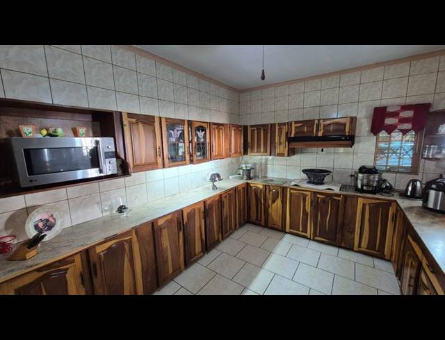 4 BEDROOM HOUSE FOR SALE IN DORANDIA